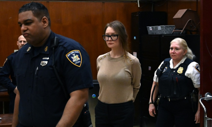 La verdadera Anna Delvey de '¿Quién es Anna?' sale de prisión y es deportada