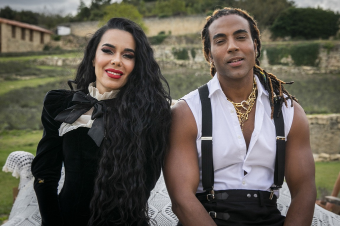 Luengo y su esposo Yotuel Romero, quien también actuó en la serie