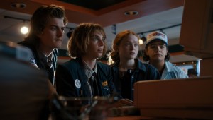 Imágenes de la temporada 4 de 'Stranger Things' revelan personajes nuevos y uno que regresa