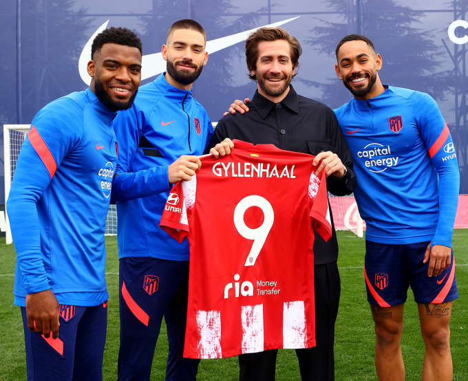 Jake Gyllenhaal junto a Thomas Lemar, Yannick Carrasco y Matheus Cunha