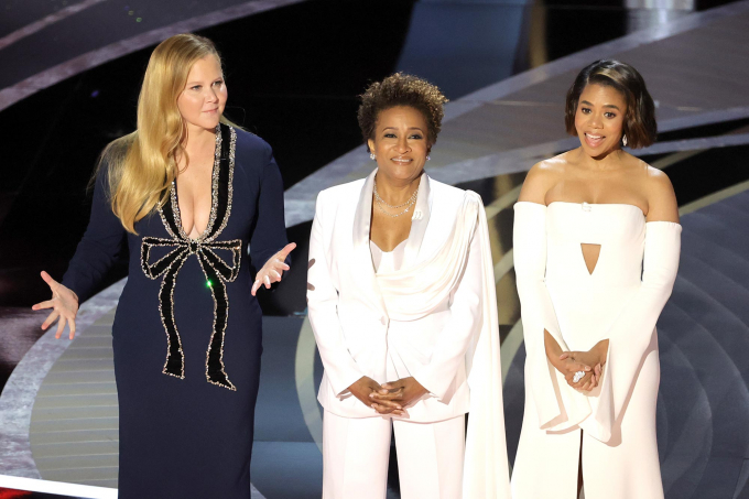 Las presentadoras de la gala: Amy Schumer, Wanda Sykes y Regina Hall