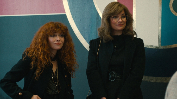 Natasha Lyonne y Annie Murphy en la segunda temporada de Russian Doll