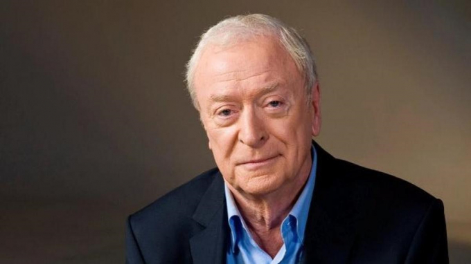 Michael Caine intentó mantener los ojos abiertos durante 8 años seguidos