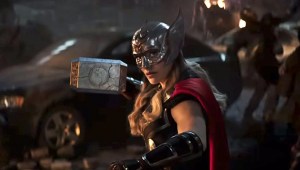 'Thor: Love and Thunder': nueva imagen de Natalie Portman y Chris Hemsworth con sus trajes de Thor