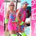 Noticia 'Barbie': Margot Robbie y Ryan Gosling capturados con looks extremos mientras ruedan en Venice Beach