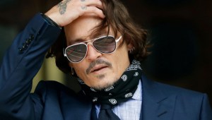 ¿Está saliendo Johnny Depp con una explosiva pelirroja?