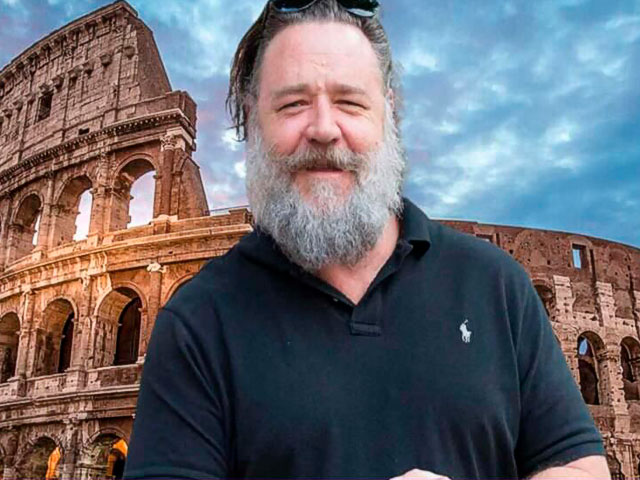 Russell Crowe visita su antigua oficina