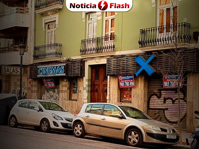 Se alquila el último cine porno de España