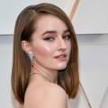 Noticia ¿Quién es Kaitlyn Dever, la hija de Julia Roberts y George Clooney en Viaje al Paraíso?