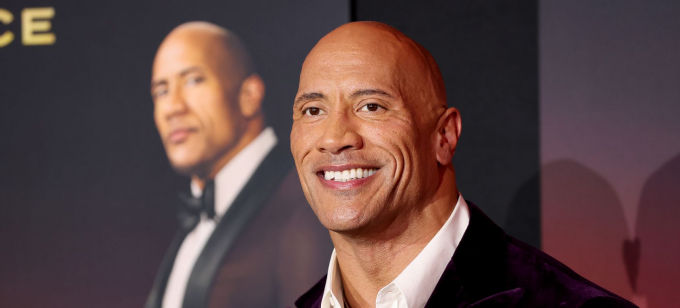 Dwayne Johnson arranca las lágrimas de una fan que llevaba horas esperando para conocerlo