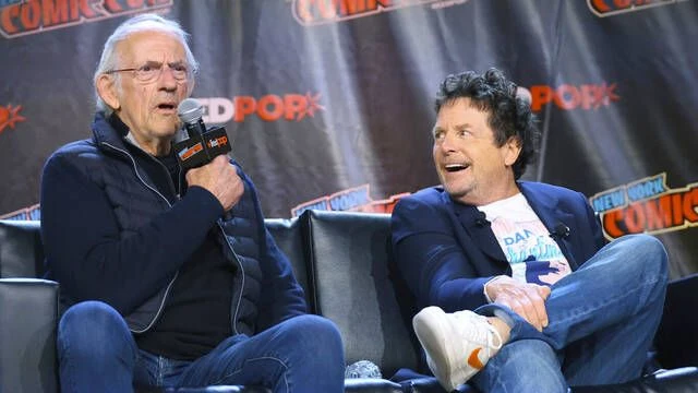 Michael J. Fox y Christopher Lloyd se reúnen para el panel 'Regreso al futuro' en Comic Con