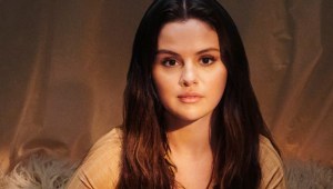 Selena Gomez habla sobre la salud mental en el primer tráiler del documental de Apple 'My Mind & Me'