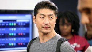 La estrella de 'Chicago Med', Brian Tee, se retira tras 8 temporadas; volverá a dirigir.