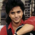 Noticia John Stamos revela la broma de Full House que su hijo pequeño utiliza contra él.