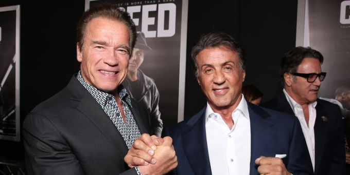 Arnold Schwarzenegger se junta con Sylvester Stallone para tallar calabazas: 'Feliz Halloween'