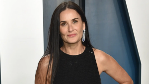 Noticia Mira el increíble y juvenil look de Demi Moore en su nueva película 'Please baby please'.