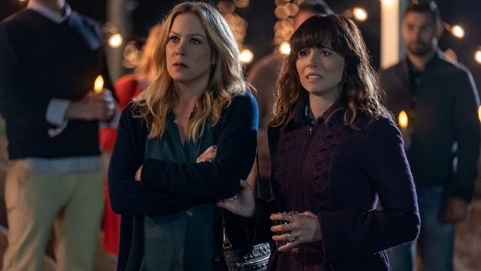 Tráiler de la tercera temporada de Dead to Me: Christina Applegate y Linda Cardellini son delincuentes en fuga.