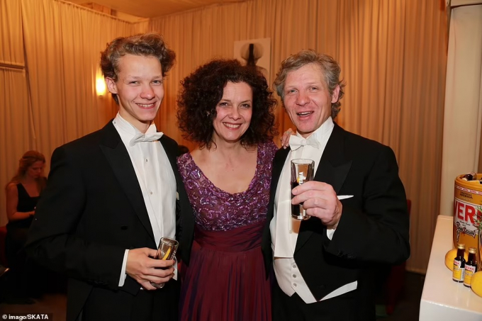 Felix con sus padres