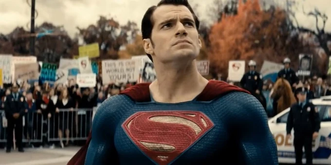 Henry Cavill promete que Superman tendrá un tono más alegre que en 'El hombre de acero'