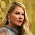 Noticia Christina Applegate hace su primera aparición pública desde que le diagnosticaron MS en la ceremonia del Paseo de la Fama.