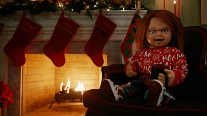 Final de la segunda temporada de 'Chucky': se desvelan los giros del sangriento episodio navideño y la posible tercera temporada.