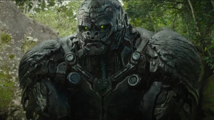 Transformers: Rise of the Beasts' Trailer: Optimus Prime se enfrenta a un robot gorila.