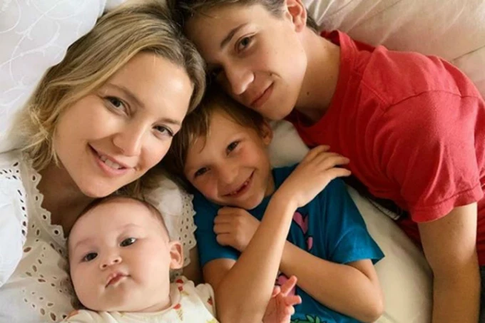 Kate Hudson habla sobre la co-paternidad de tres hijos con tres padres diferentes.