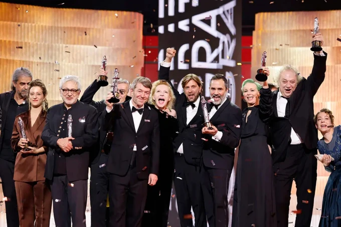 'El Triángulo de la Tristeza' se alza como la gran triunfadora en los 35º premios del cine europeo