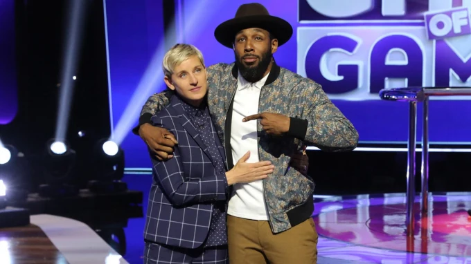 Stephen 'tWitch' Boss, ex DJ de 'Ellen DeGeneres Show' y estrella de 'SYTYCD', muere a los 40 años.