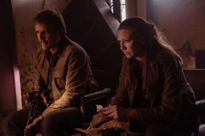 Una nueva imagen de 'The Last of Us' muestra un tierno momento entre Pedro Pascal y Anna Torv.
