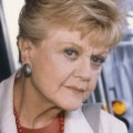 Noticia Rian Johnson dice que Angela Lansbury estuvo encantadora al rodar su cameo en 'Glass Onion'