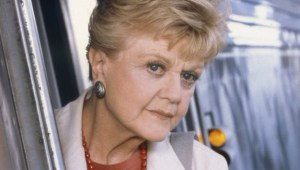 Rian Johnson dice que Angela Lansbury estuvo encantadora al rodar su cameo en 'Glass Onion'