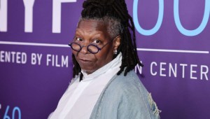Whoopi Goldberg se disculpa (otra vez) por hacer comentarios erróneos sobre el Holocausto (otra vez)