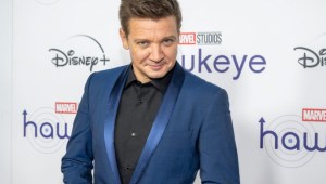 Jeremy Renner en estado crítico tras sufrir un accidente en la nieve