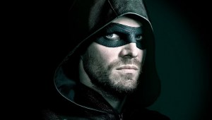 Stephen Amell volverá a ser Arrow en la última temporada de 'The Flash'