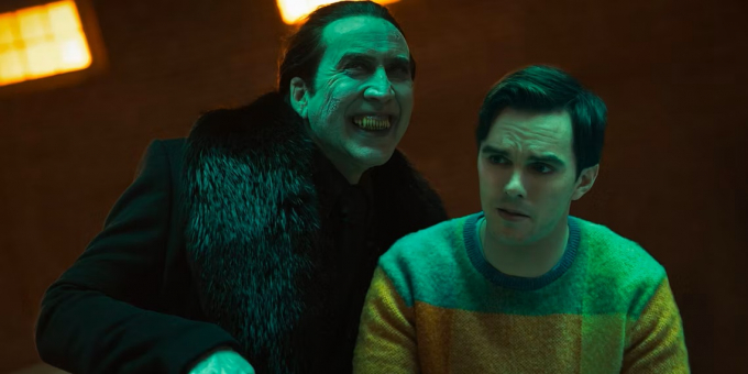 Tráiler de 'Renfield': Nicholas Hoult quiere dejar de ser el secuaz del Drácula de Nicolas Cage