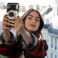 Noticia 'Emily en París': el millonario sueldo de Lily Collins, estrella de la serie.
