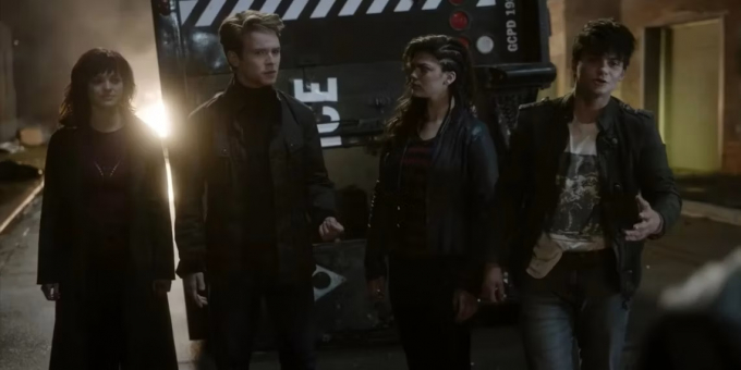 El tráiler de Gotham Knights muestra al grupo de jóvenes héroes de DC