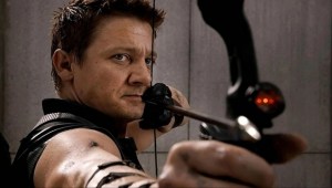 Jeremy Renner desvela en una fotografía cómo afronta su recuperación tras su grave accidente