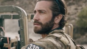 Jake Gyllenhaal lucha contra la amnesia en el campo de batalla en el tráiler de 'The Covenant'