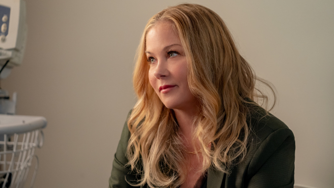 Christina Applegate dice que ganó 40 libras. Debido a los medicamentos: No me veía como yo misma
