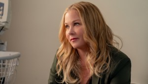 Christina Applegate dice que ganó 40 libras. Debido a los medicamentos: No me veía como yo misma