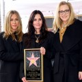 Noticia Courtney Cox recibe su estrella del Paseo de la Fama con sus amigas Jennifer Aniston y Lisa Kudrow