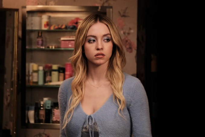 Sydney Sweeney protagoniza un nuevo vídeo para Frankies en bikini negro