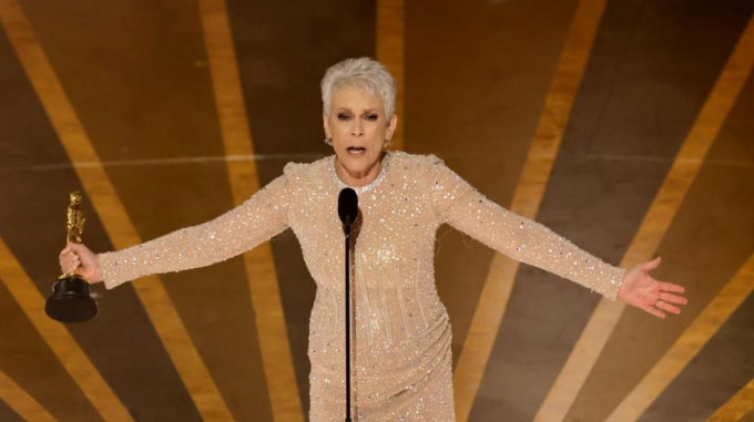 Jaime Lee Curtis, la hija de Tony Curtis, gana su primer Oscar