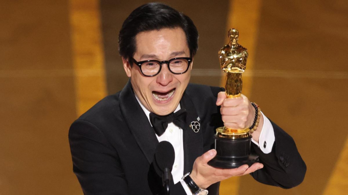 Ke Huy Quan: De estrella infantil olvidada de Indiana Jones y Los Goonies a héroe de los Oscar