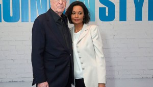 Michael Caine y Shakira, 50 años juntos