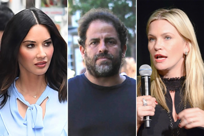 Las actrices Olivia Munn y Natasha Henstridge flanqueando al director Brett Ratner, al que acusan de acoso sexual.