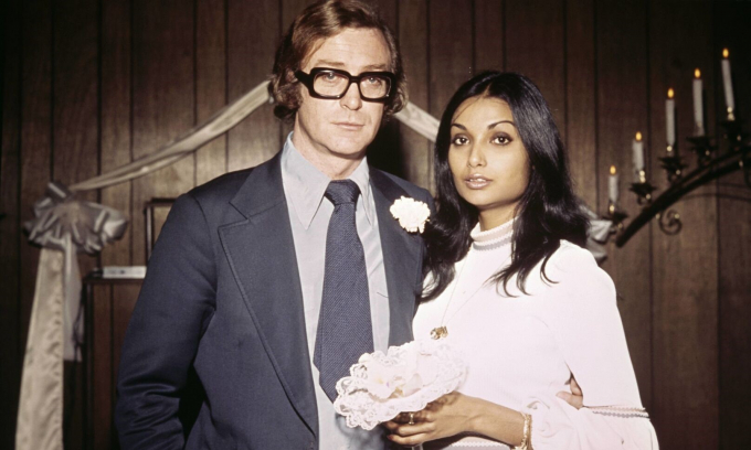 Michael Caine y su esposa Shakira Bakksh el día de su boda.