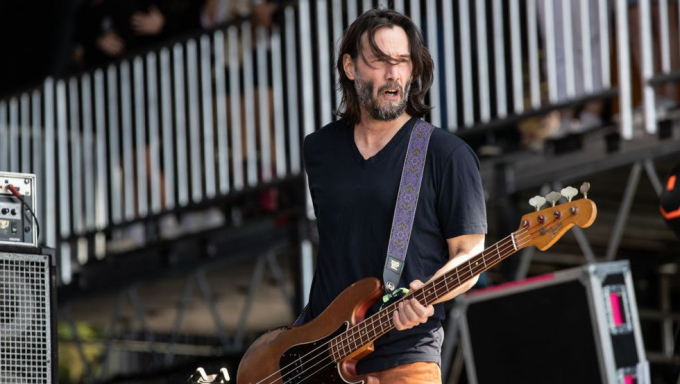 Keanu Reeves vuelve a tocar con su banda Dogstar más de 20 años después